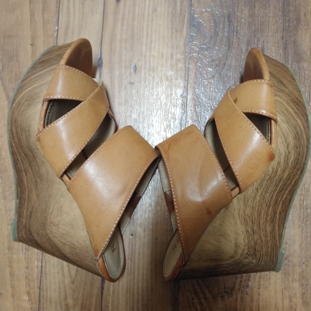 Report shoes